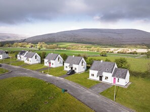 Exterior - Burren Way Cottage No 1 - a home that sleeps 6 guests in 3 bedrooms (CE)