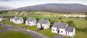 Burren Way Cottage No 1 - a home that sleeps 6 guests in 3 bedrooms