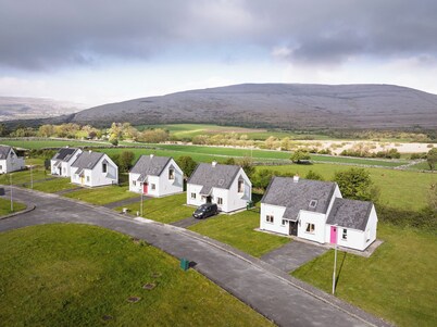 Burren Way Cottage No 1 - a home that sleeps 6 guests in 3 bedrooms