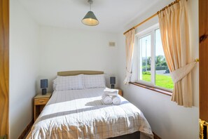 Room - Burren Way Cottage No 1 - a home that sleeps 6 guests in 3 bedrooms (CE)