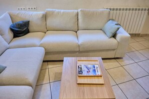 Living area - Quiet village house in medieval quarter (Saint-Crepin)