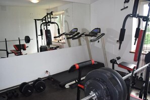 Doppia Economy, vista montagna | Area fitness