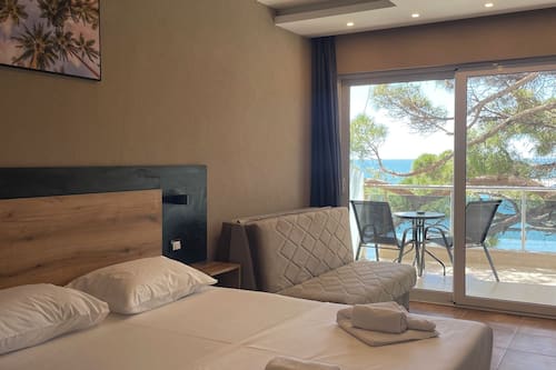 Quadruple Room, Sea View | Desk, free WiFi, bed sheets, wheelchair access