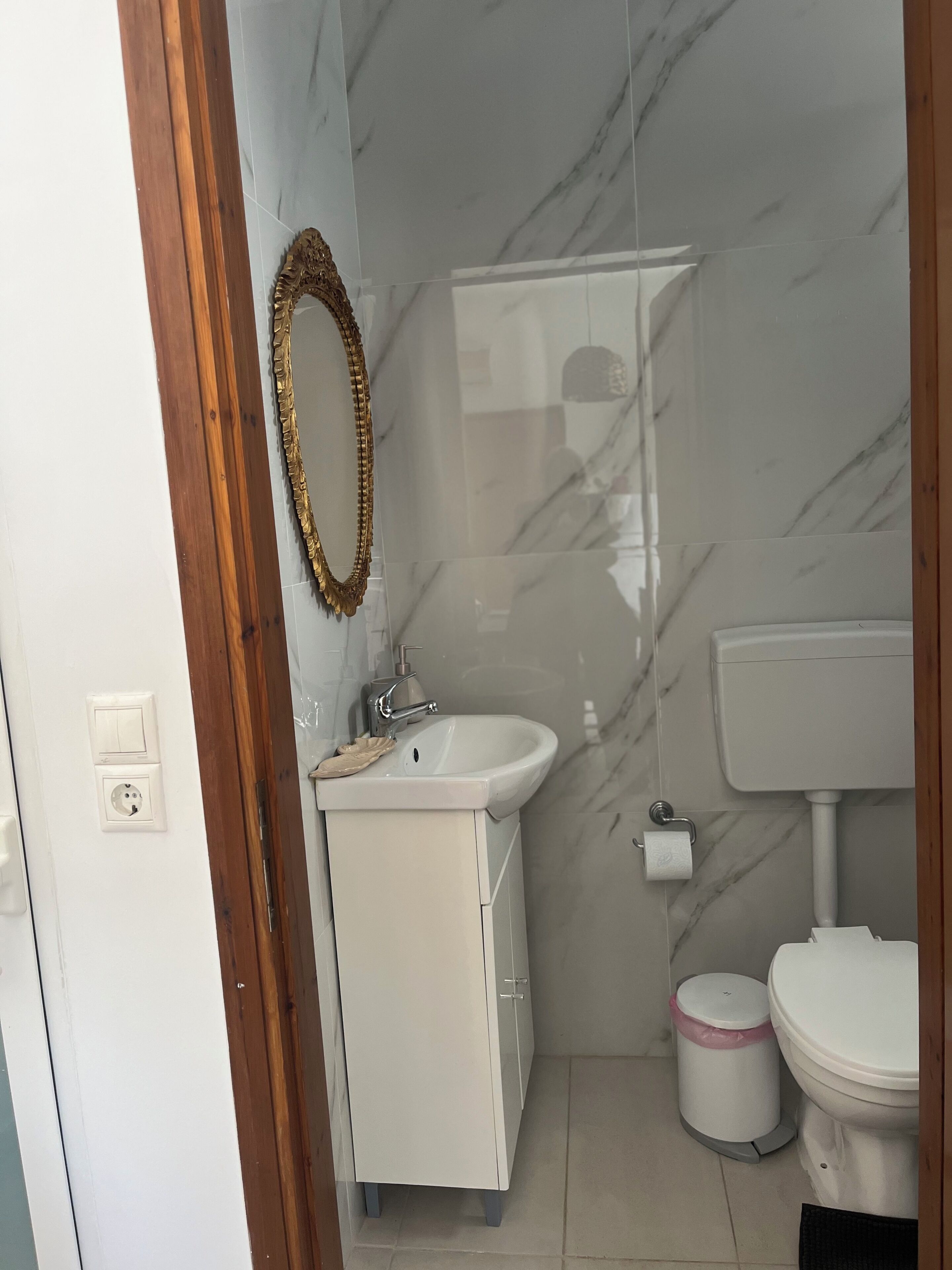 Asciugacapelli, bidet, asciugamani, sapone