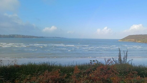 A coastal landscape with a view of the sea and distant hills. - Secret Refuge in Bretagne Mer & Nature à Deux Pas. (Tréduder)