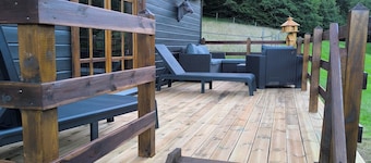 "La Maison Nomade" vacation rental in a paradise-like setting. Woods. Ponds. Very quiet