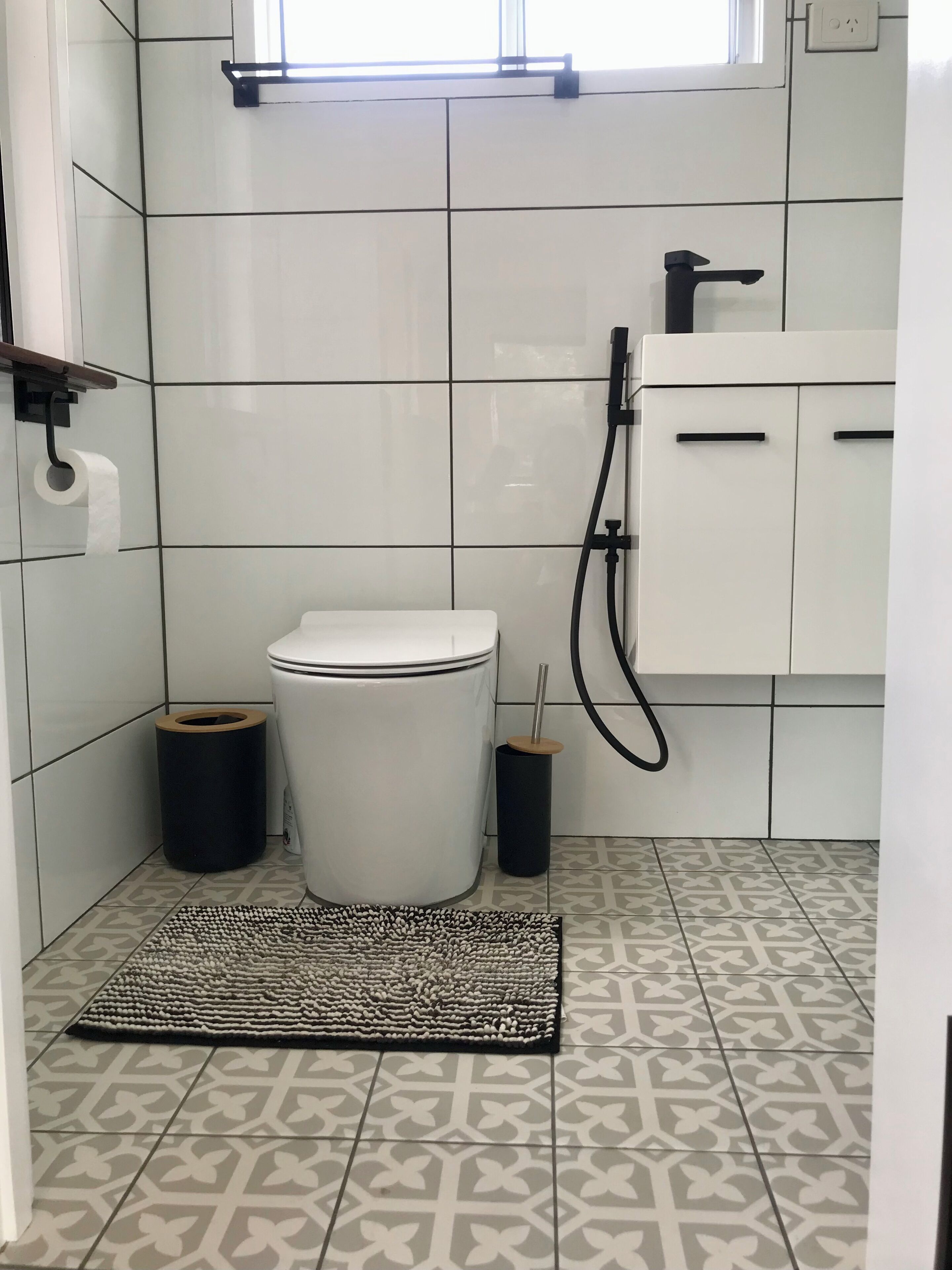 A bathroom with a toilet, bidet, and sink.