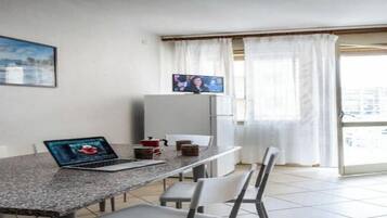 Apartment, 2 Bedrooms, Balcony, Ocean View | Living room