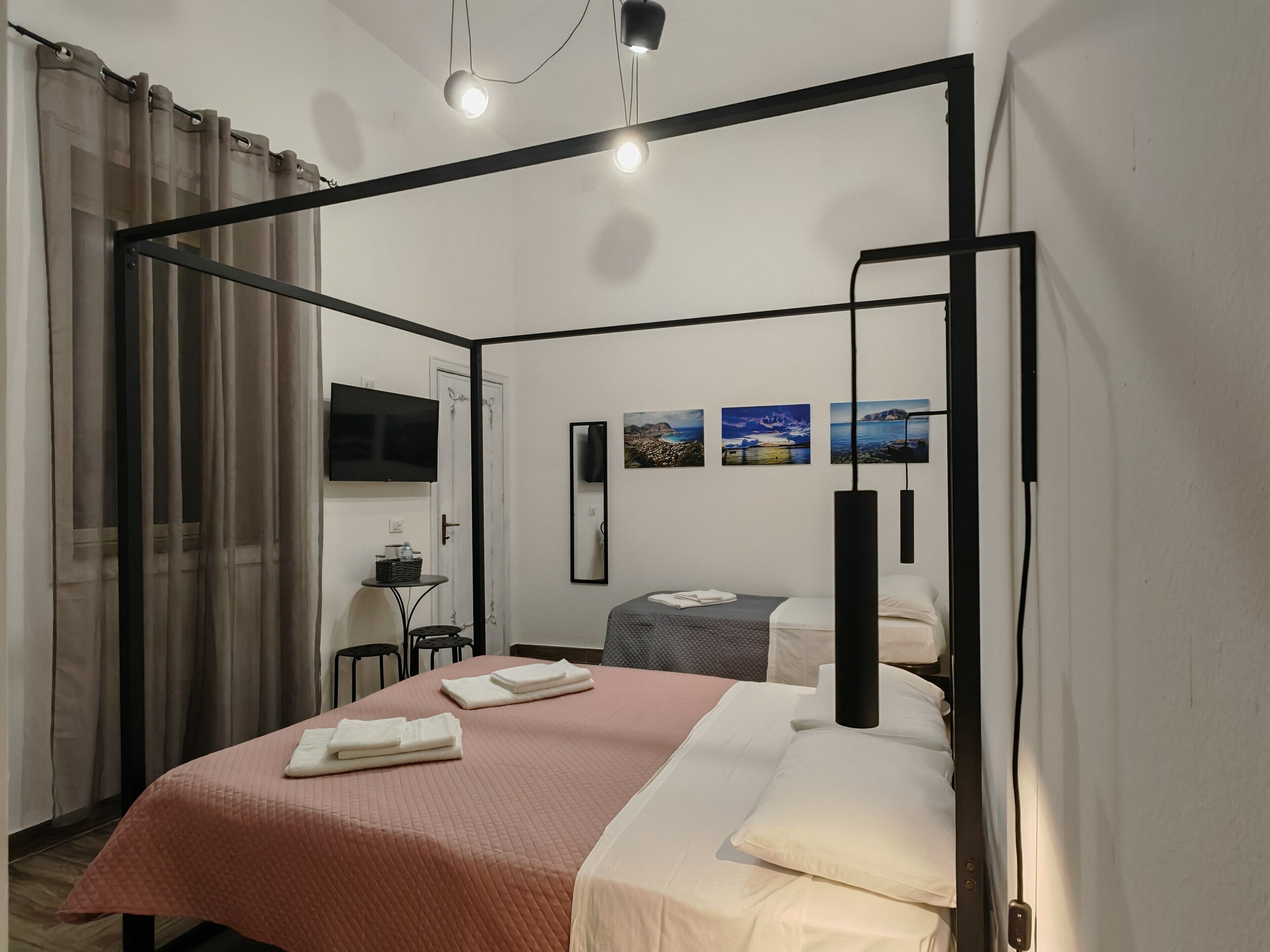 WiFi, bed sheets