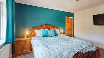 4 bedrooms, iron/ironing board, travel cot, WiFi