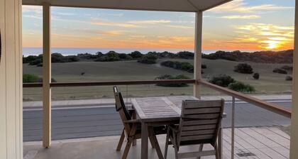 Lagoon View, Waterfront Sunsets Coastal Comfort