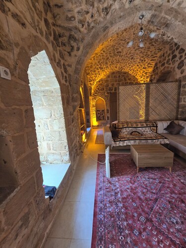 Adorable 1-bedroom stone house in charming Mardin perfect for relaxing stays.