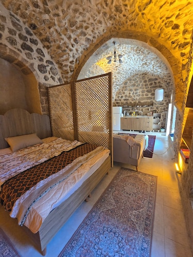 Adorable 1-bedroom stone house in charming Mardin perfect for relaxing stays.