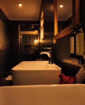 Bathroom - Amata n’Ubuki :Junior Suite – IMENA (Kigali)