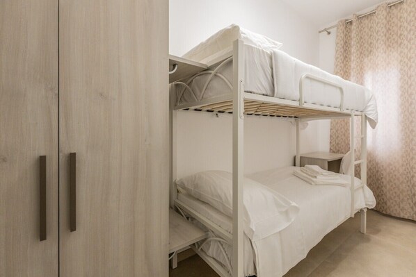 Desk, iron/ironing board, WiFi, bed sheets - Nova Suite - Apartment 200 (Calatafimi)