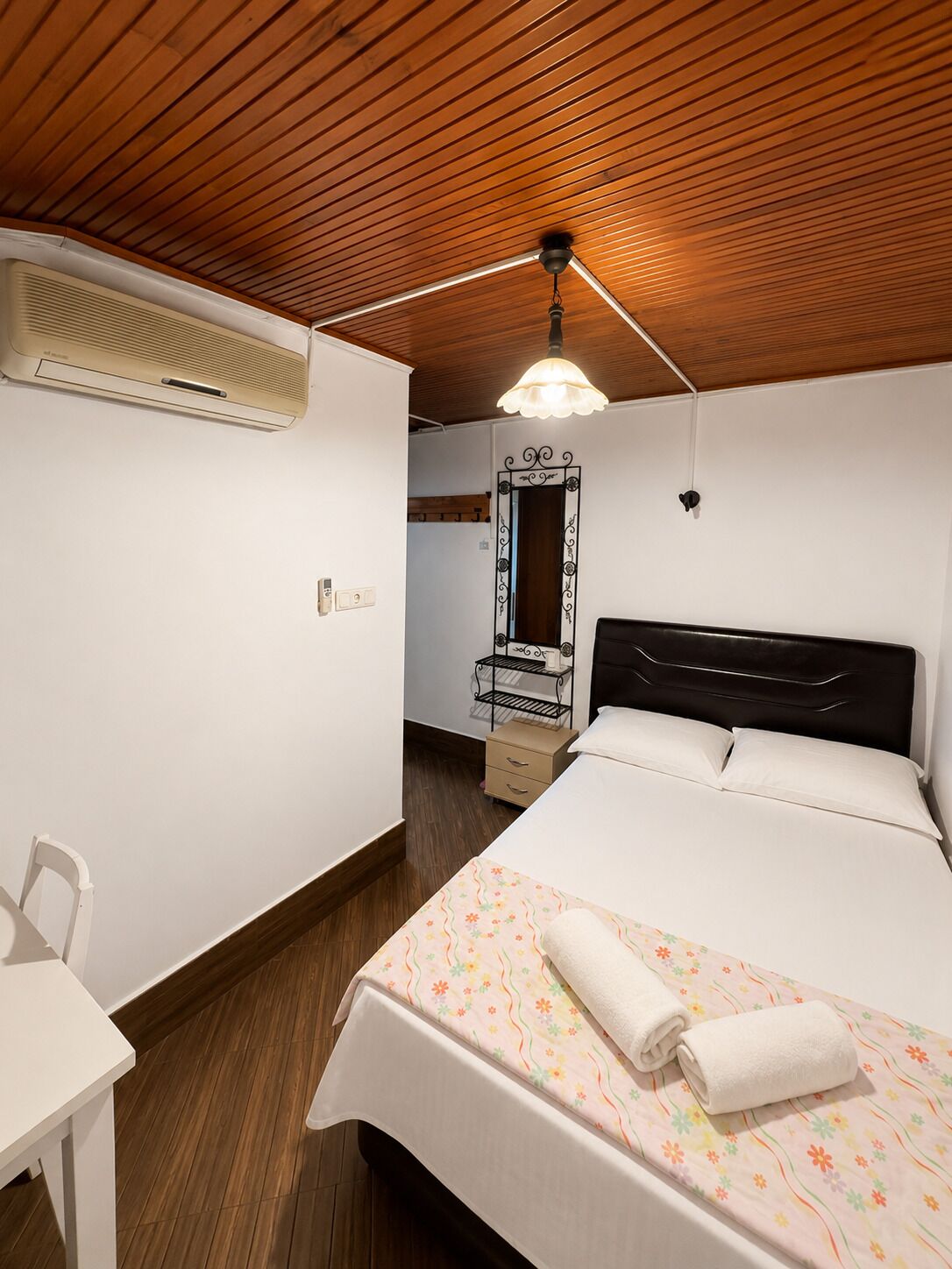 Standard Room, Smoking #8 | Espacio para trabajar con laptop, wifi gratis y ropa de cama 