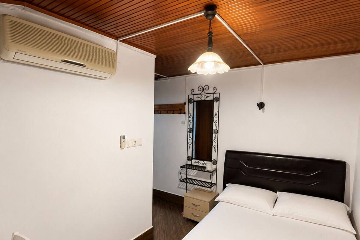 Standard Room, Smoking #8 | Espacio para trabajar con un portátil, wifi gratis, ropa de cama