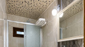 Deluxe Room, Non Smoking, Garden View , Room 20 | Bathroom | Separate tub and shower, deep soaking tub, free toiletries, hair dryer