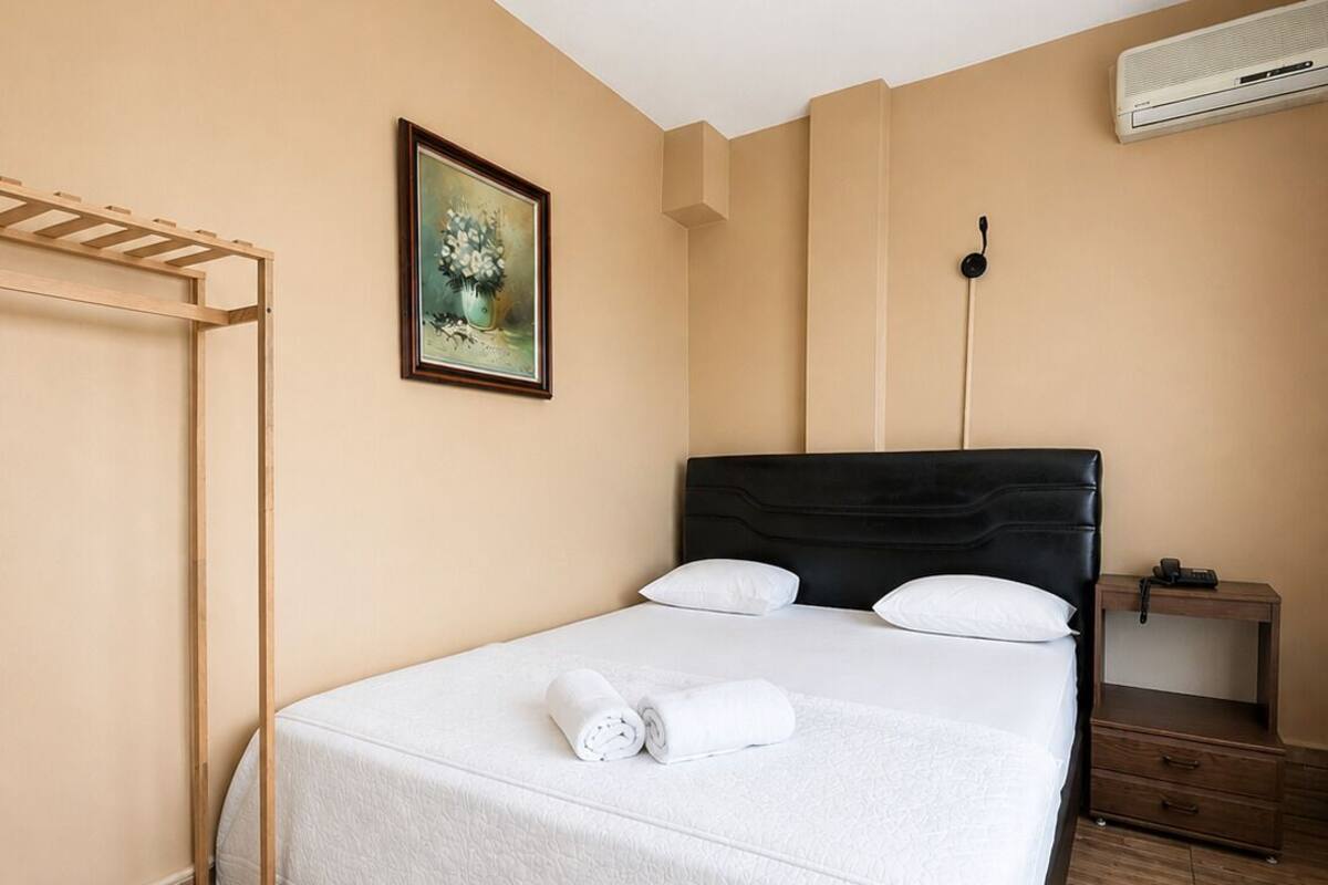 Standard Room, Smoking #7 | Espacio para trabajar con un portátil, wifi gratis, ropa de cama