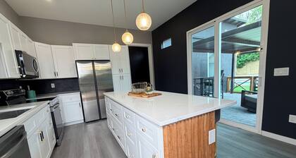 New Luxury Build Free Standing Casita-Spacious Designer Getaway