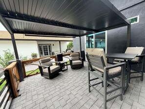 Outdoor dining - New Luxury Build Free Standing Casita-Spacious Designer Getaway (Phoenix)
