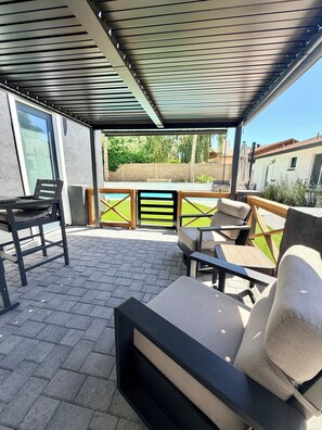 Outdoor dining - New Luxury Build Free Standing Casita-Spacious Designer Getaway (Phoenix)