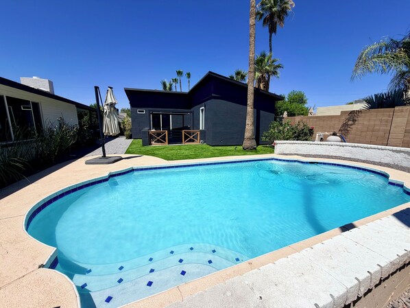 Pool - New Luxury Build Free Standing Casita-Spacious Designer Getaway (Phoenix)