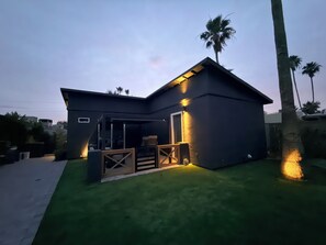 Exterior - New Luxury Build Free Standing Casita-Spacious Designer Getaway (Phoenix)