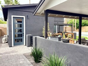 Terrace/patio - New Luxury Build Free Standing Casita-Spacious Designer Getaway (Phoenix)