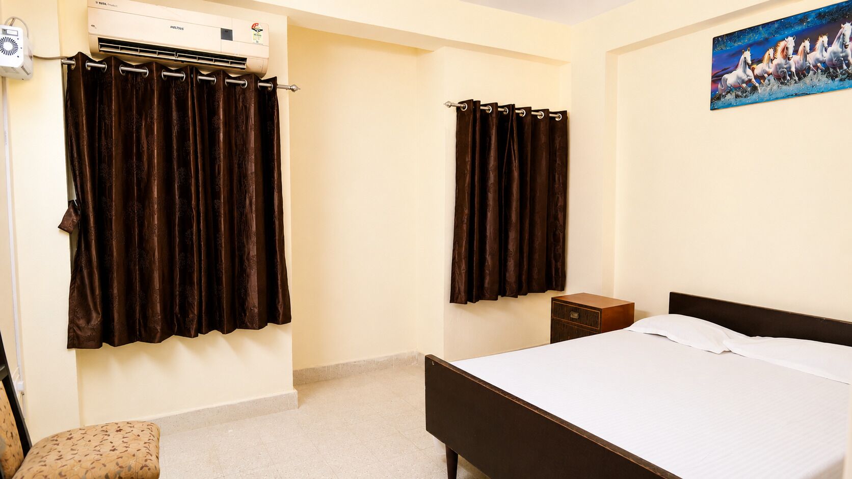 Standard Double Room | Free WiFi, bed sheets