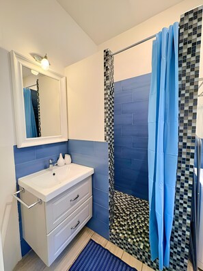 Bathroom - The Sea Pearl Suite (Punta Marina)