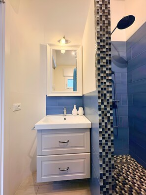 Bathroom - The Sea Pearl Suite (Punta Marina)