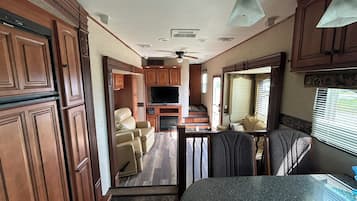 Mobile Home (Big Country) | Living area