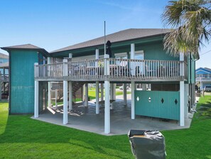 Exterior - Landing Cove 3 Bedroom 2 Bath Sleeps 11 Just a 3 minute walk to the beach (Crystal Beach)