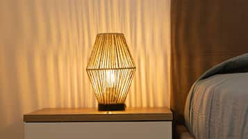 Tabla de planchar con plancha, wifi, ropa de cama