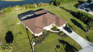 Exterior - Paradise by Lakeside, Stunning 4 Bed Villa Overlooking Lake and Golf Course (Rotonda West)