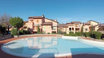 Piscine extérieure (ouverte en saison)