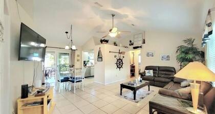 3-bedroom beach house in a salt water canal in awesome Port Charlotte