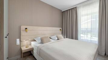 1 habitación, tabla de planchar con plancha, cuna de viaje y wifi