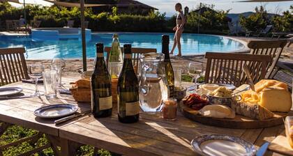Casa Bruciata, Cascine Crema: A charming little stone cottage, large pool (20x14m)