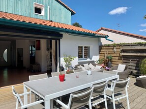 Outdoor dining - House and outbuilding (Vieux-Boucau-les-Bains)
