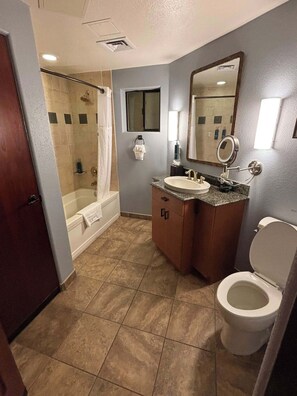 Bathroom - 1-bedroom condo in charming Peoria-Cibola Vista Resort and Spa-No Cleaning fee (Peoria)