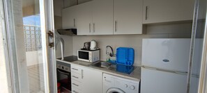 Geladeira, micro-ondas, fogão, cooktop