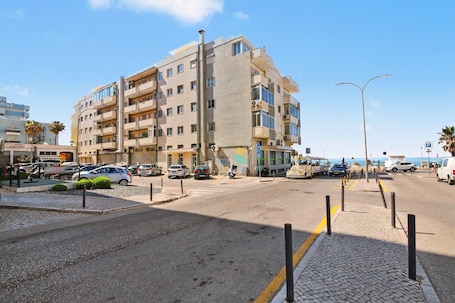 Exterior. Holiday Home 'T1 with Terrace Facing the Beach' with Sea View, Balcony & Wi-Fi
