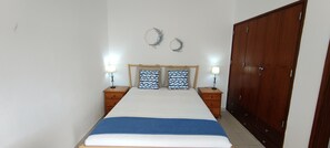 Ferros/tábuas de passar roupa, Wi-Fi, roupa de cama