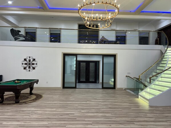 Games room - Luxury Villa w/ Private Pool & Game Lounge
Charming 3-bedroom and private pool (Aldie)