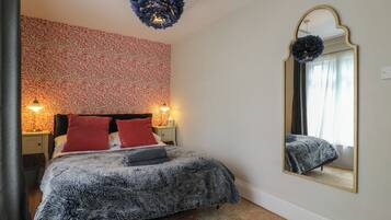 8 bedrooms, WiFi (free), individually decorated, individually furnished