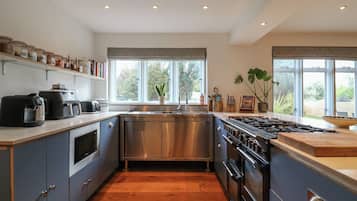 Dishwasher, cookware/dishes/utensils