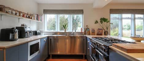 Dishwasher, cookware/dishes/utensils