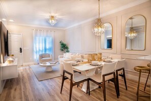 Dining - Disney 3BR Villa in Lucaya Harbor Resort (Kisssimmee)
